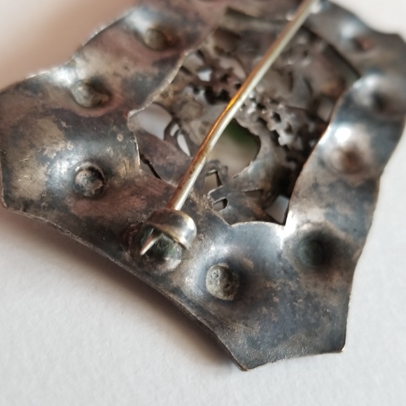 Antique brooch sash pin faux buckle green silver tone Edwardian C clasp - Picture 15 of 15